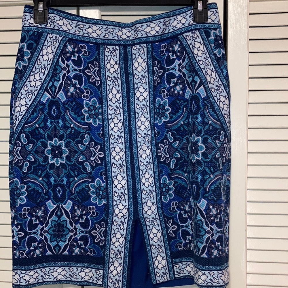 Loft, size 10, front slit.